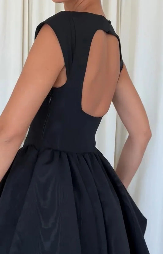 Astrid | Vestido elegante negro sin espalda